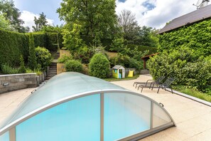 季节性开放的室外游泳池