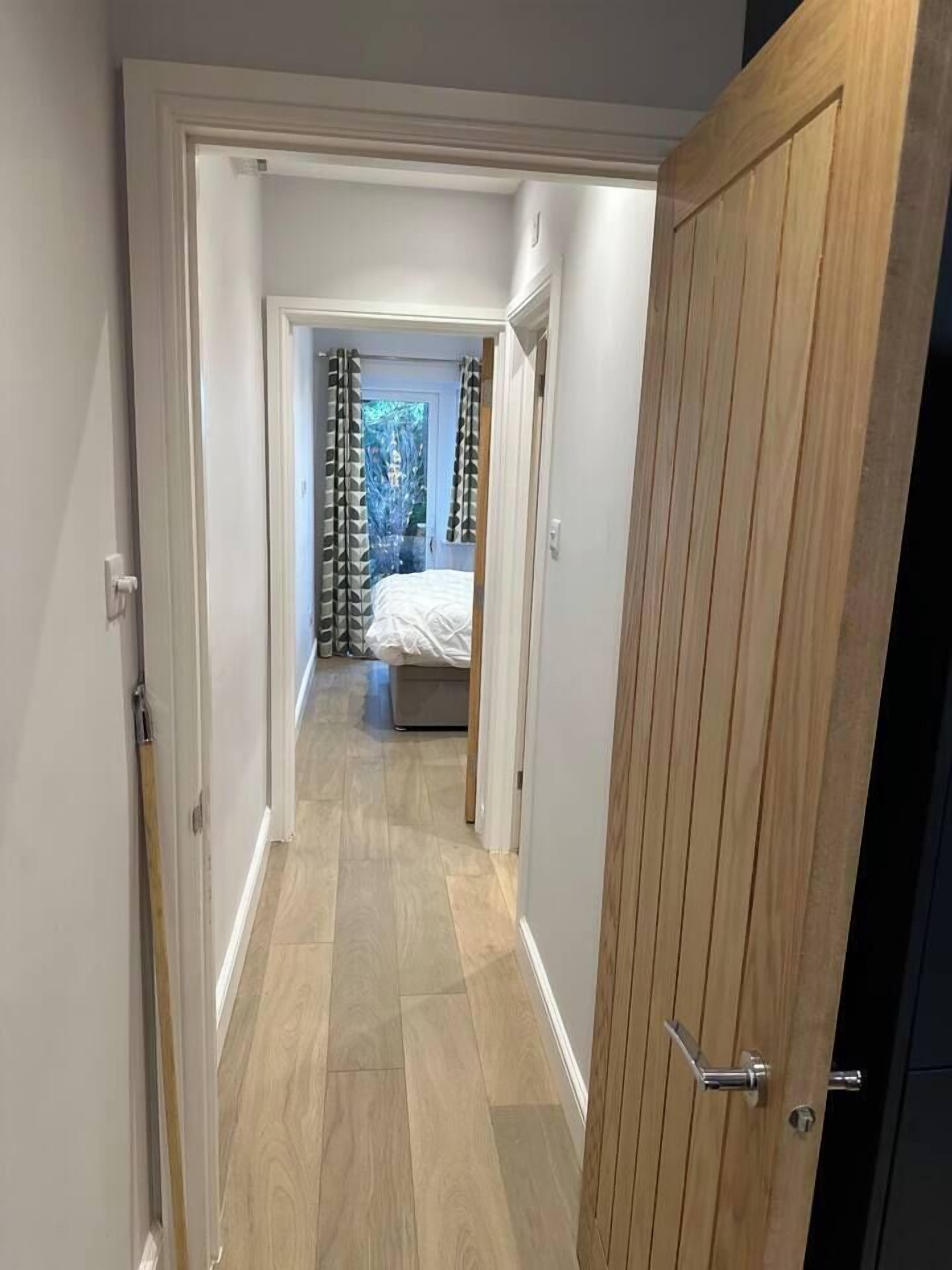 1 habitación, tabla de planchar con plancha, wifi y ropa de cama 