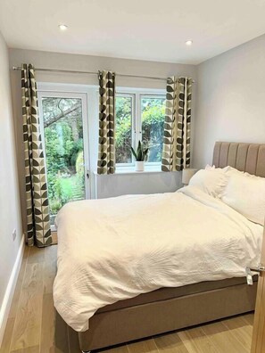 1 habitación, tabla de planchar con plancha, wifi y ropa de cama 