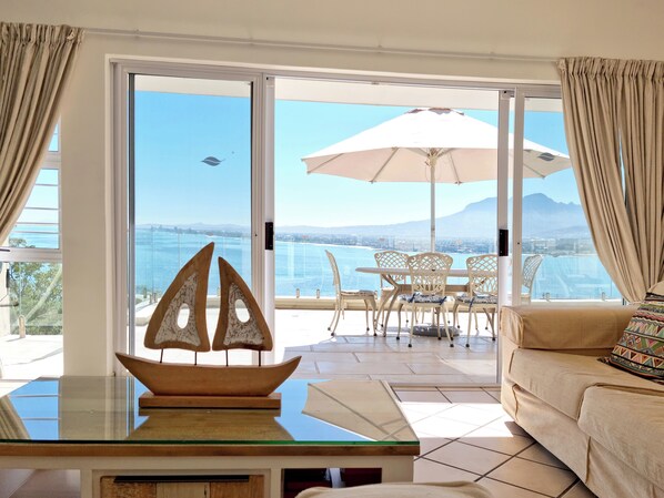 Basic Apartment | Living area - Harbour Views (Cape Town)