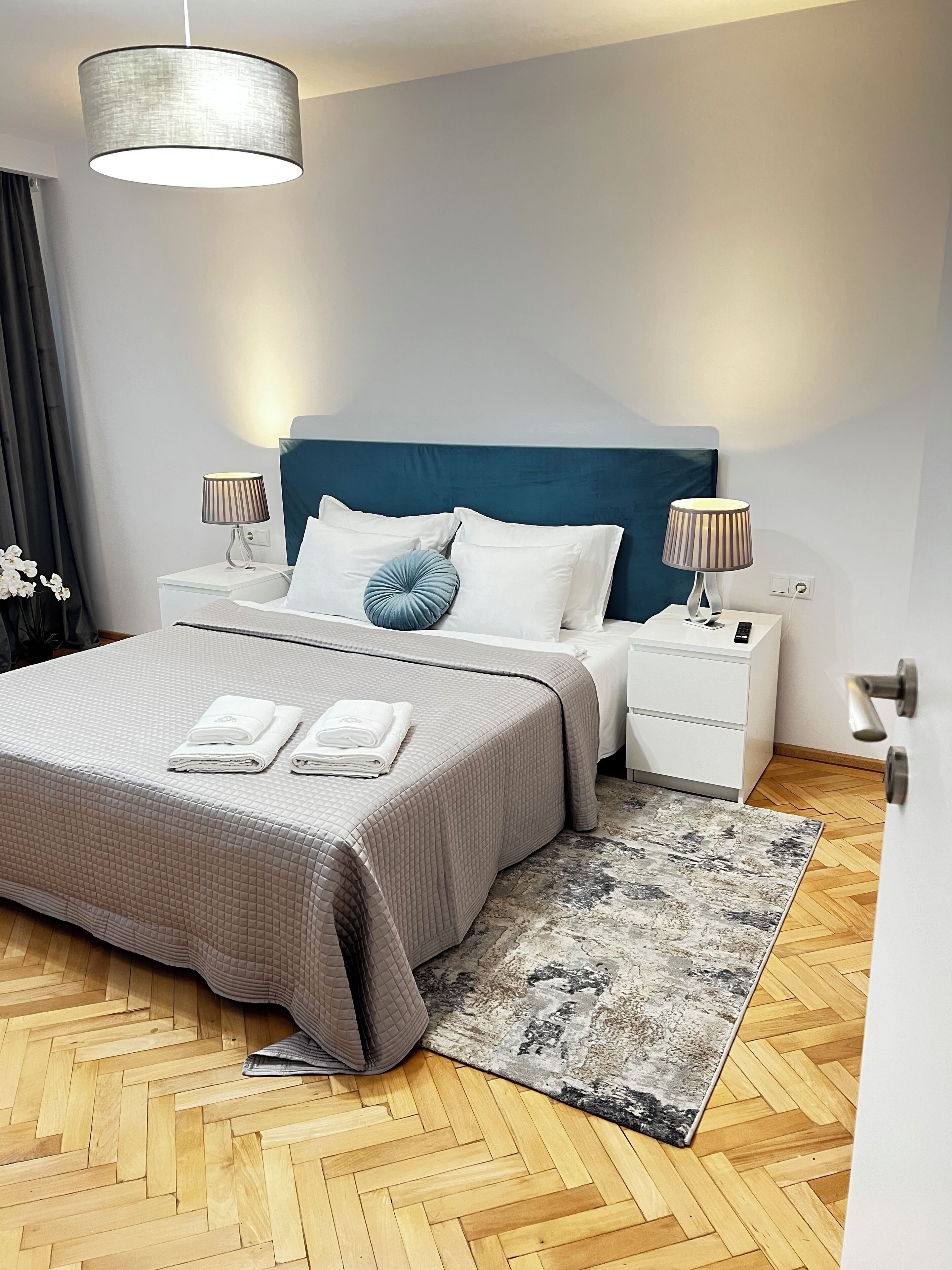 2 quartos, ferros/tábuas de passar roupa, Wi-Fi, roupa de cama