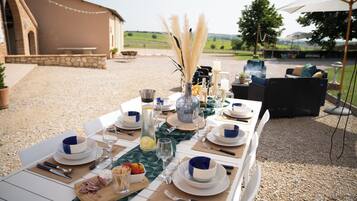 Outdoor dining