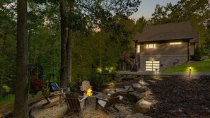 Property grounds - Luxe Mountain Retreat- near Nashville - Sleeps 10 (Pegram)