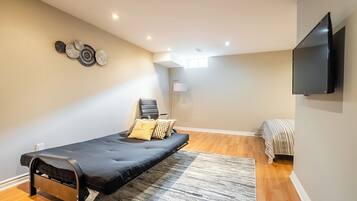 Townhouse Grand, 3 kamar tidur, teras | Area keluarga | Televisi layar datar 42-inci dengan saluran TV kabel, Netflix, dan Hulu