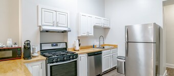 Newly Renovated Downtown Apartment in Historic District, Super Quiet & Walkable