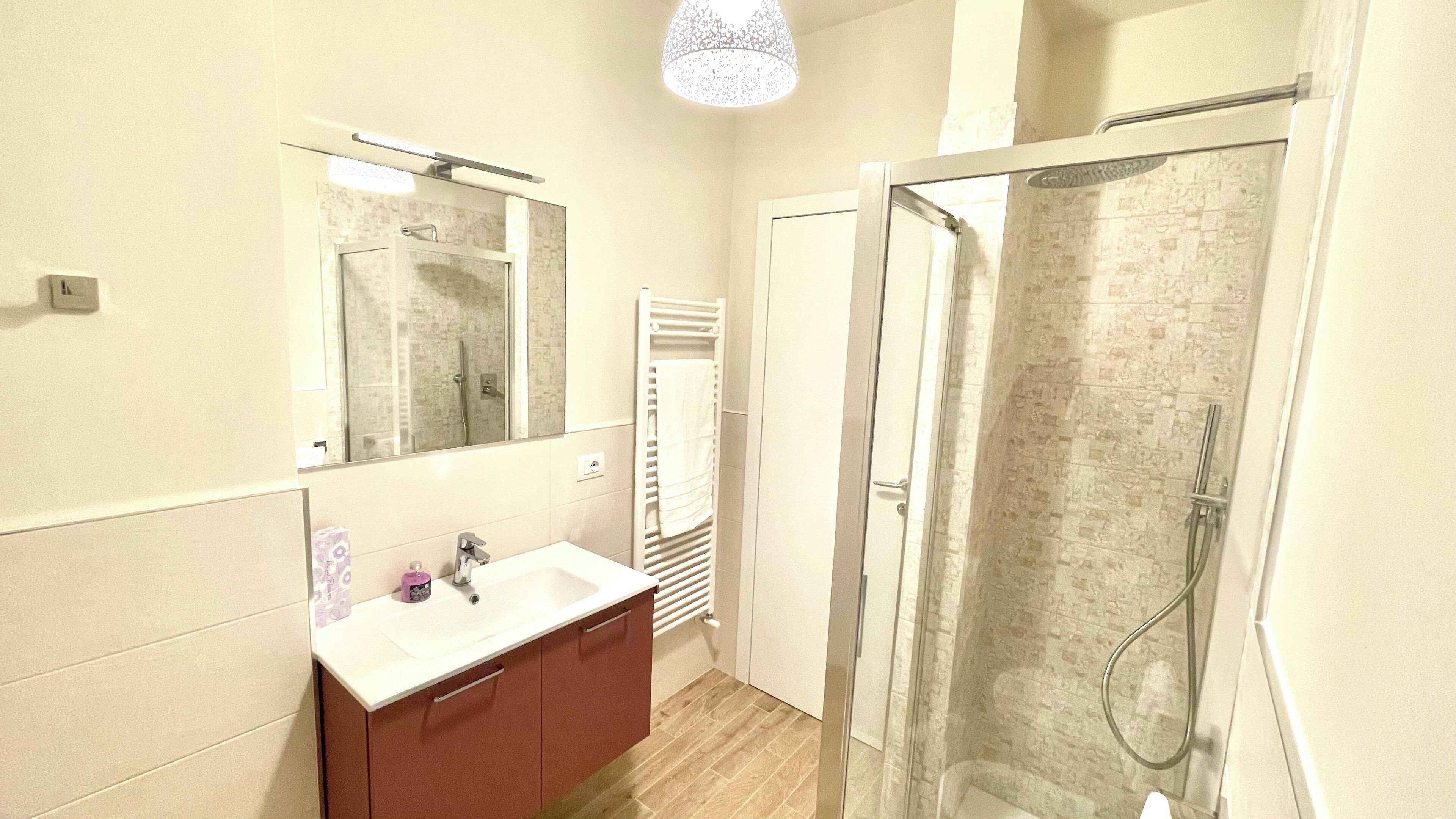 Dusche, Haartrockner, Bidet, Handtücher