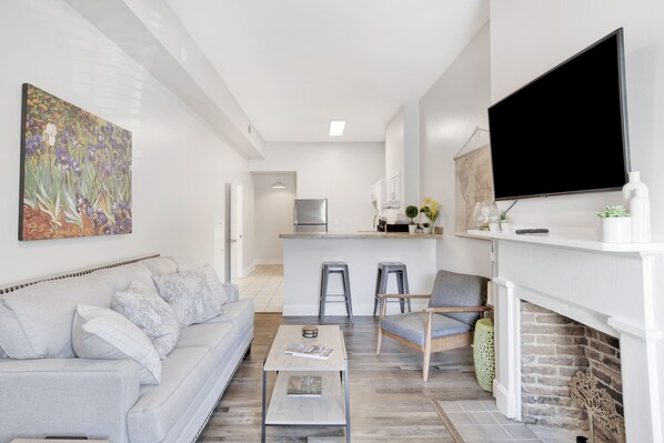 TV - Newly Renovated Downtown Apartment in Historic District, Quiet Street, Walkable
(Mobile)