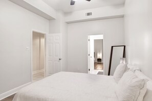 2 habitaciones, tabla de planchar con plancha, wifi y ropa de cama 