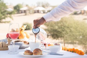 Colazione a buffet a pagamento, servita tutte le mattine 