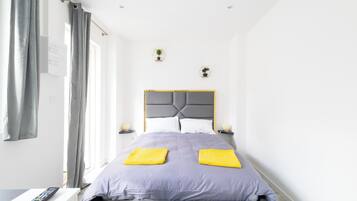 Studio, 1 Bedroom (Appartement 2A) | 1 bedroom, memory foam beds, individually decorated, free WiFi