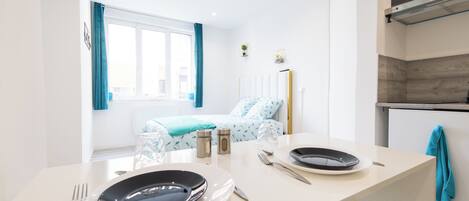 Studio (Appartement 1A) | 1 bedroom, memory foam beds, individually decorated, free WiFi