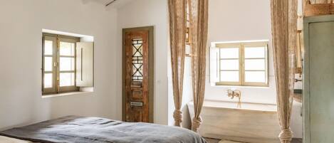 1 bedroom, bed sheets