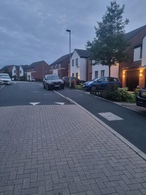 House | Property grounds - Stunning 3 bed Home at the Heart of Wolverhampton (Wolverhampton)