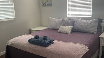 4 habitaciones, tabla de planchar con plancha, wifi y ropa de cama