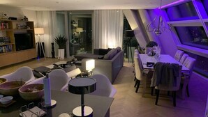 Apartment, Multiple Beds | Dining - Stunning City Penthouse With 360 - Skyline View (London)