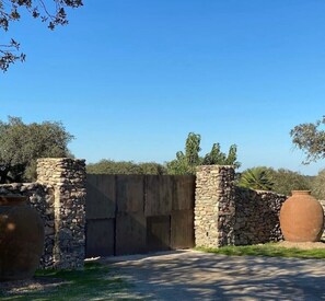Property grounds - Herdade da Saudade - Fuego - Casa Equus (São Pedro Gafanhoeira)