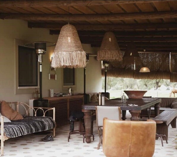 Outdoor dining - Herdade da Saudade - Fuego - Casa Equus (São Pedro Gafanhoeira)