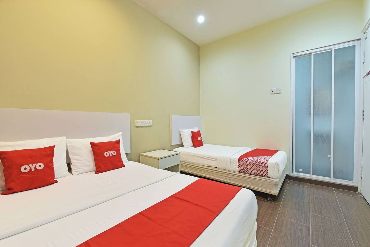 Standard Triple Room | 1 bedroom, bed sheets
