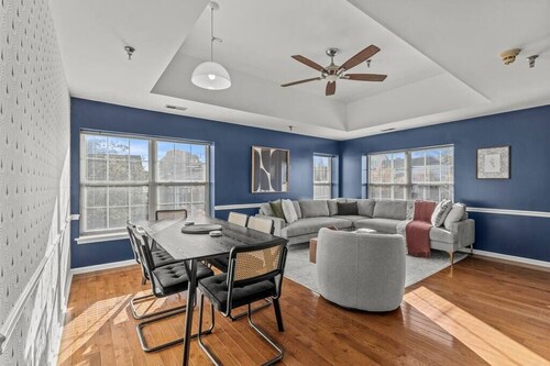 Spacious 2 BDR Central Newtown Hosted By StayRafa