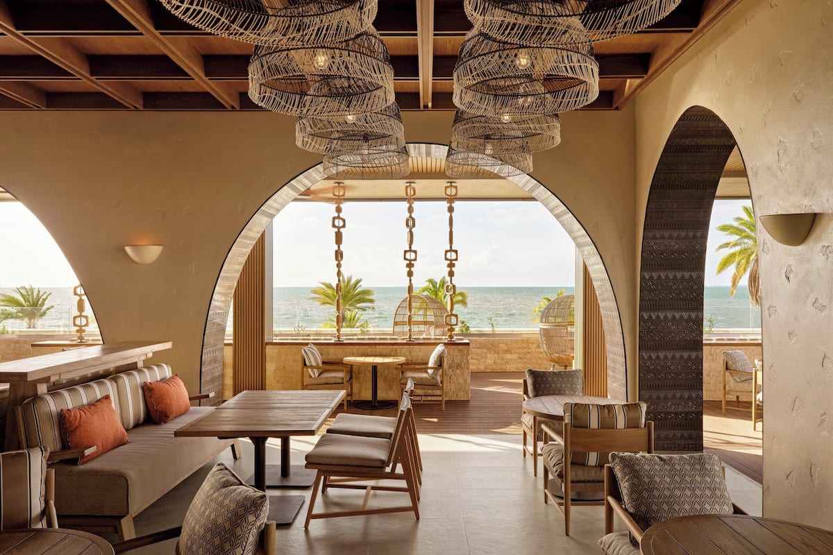 3 restaurants, breakfast, dinner, brunch served; italian cuisine