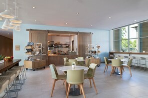 Free daily full breakfast - Element by Marriott Albuquerque Uptown (Albuquerque)