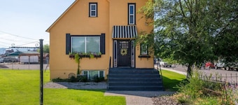 Charming Vintage Studio on the Bitterroot Bike Trail