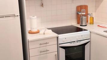 Réfrigérateur, four, plaque de cuisson, lave-vaisselle