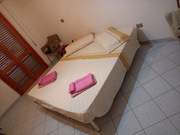 2 bedrooms, WiFi, bed sheets