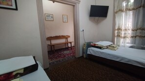 3 bedrooms, iron/ironing board, WiFi, bed sheets