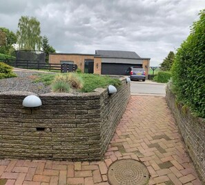 Property grounds - Villa Toften. Modern Garden Level Flat. 2 Bedroom Near Lake (Skanderborg)