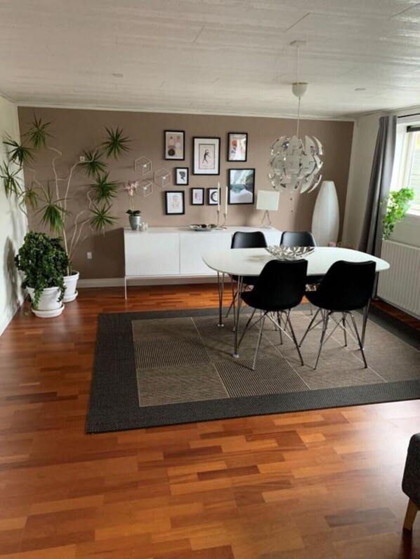 Dining - Villa Toften. Modern Garden Level Flat. 2 Bedroom Near Lake (Skanderborg)