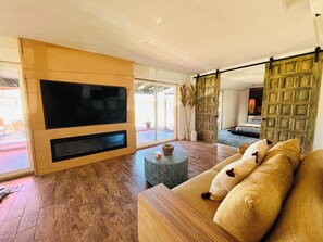 1 bedroom, WiFi, bed sheets - Kashmir...A Majestic Retreat • Plunge Pool-Jacuzzi (Yucca Valley)