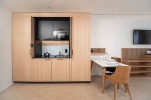 Premium Twin Room, Kitchen | Private kitchen