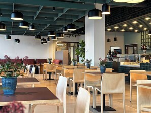 Restaurant - Tailormade Hotel BAB Bachenbülach (Bachenbülach)