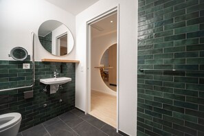 Superior Twin Room, Kitchen | Bathroom - Tailormade Hotel BAB Bachenbülach (Bachenbülach)