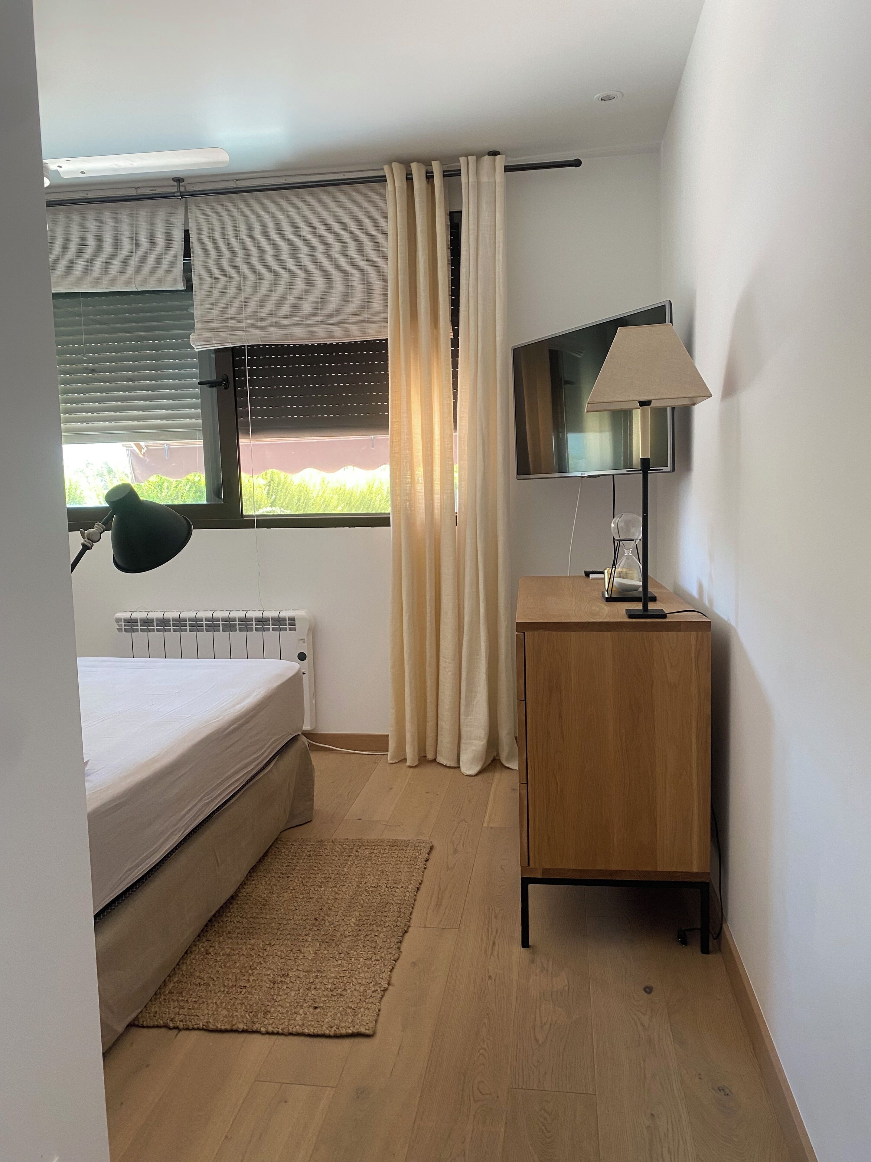 3 slaapkamers, een strijkplank/strijkijzer, wifi, beddengoed