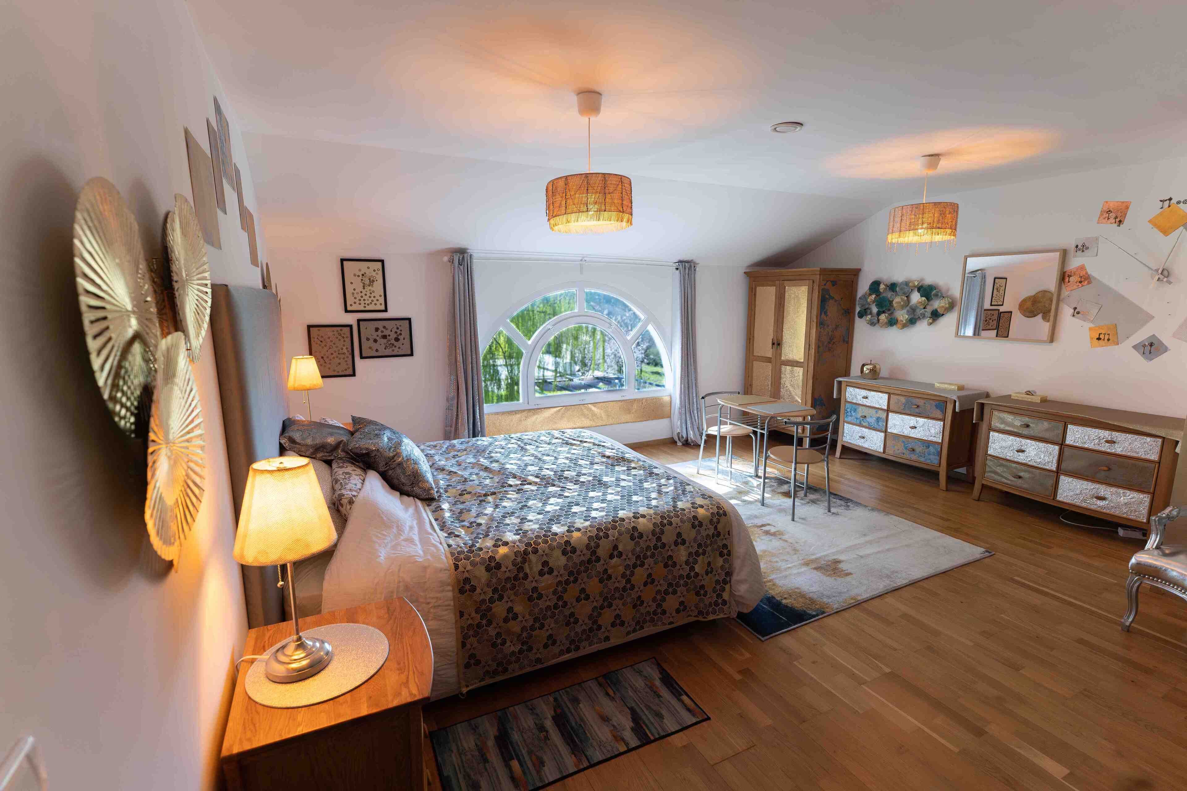 1 habitación, tabla de planchar con plancha, wifi y ropa de cama 
