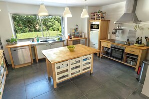 Private kitchen - Chez Phil, Chambres D'hôte, Chambre Thème Métal (La Pomarède)