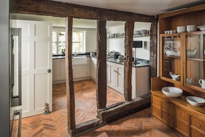 独立别墅, 多张床 | 私人厨房 | 冰箱、微波炉、烤箱、炉灶