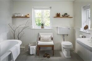 Ferienhaus, Mehrere Betten | Badezimmer | Duschwanne, Komfortbadewanne, Haartrockner, Handtücher