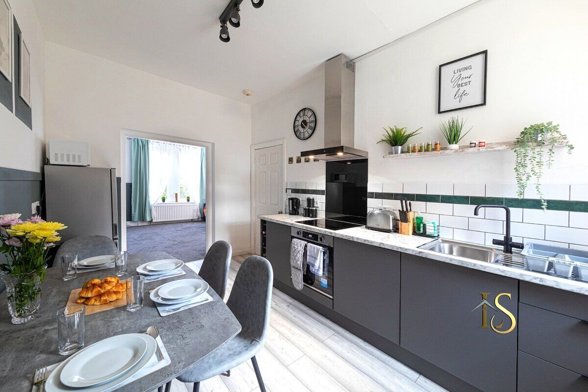 Fridge, oven, stovetop, toaster