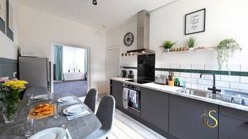 Fridge, oven, stovetop, toaster