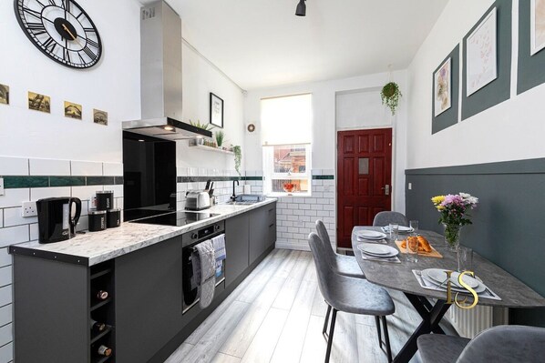 Fridge, oven, stovetop, toaster