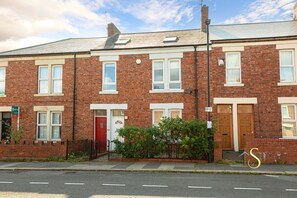 Exterior - Luke Stays - Belle Grove West (Newcastle Upon Tyne)