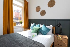 1 bedroom, iron/ironing board, internet, bed sheets