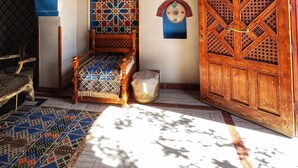Suite Design | Coin séjour | Cheminée