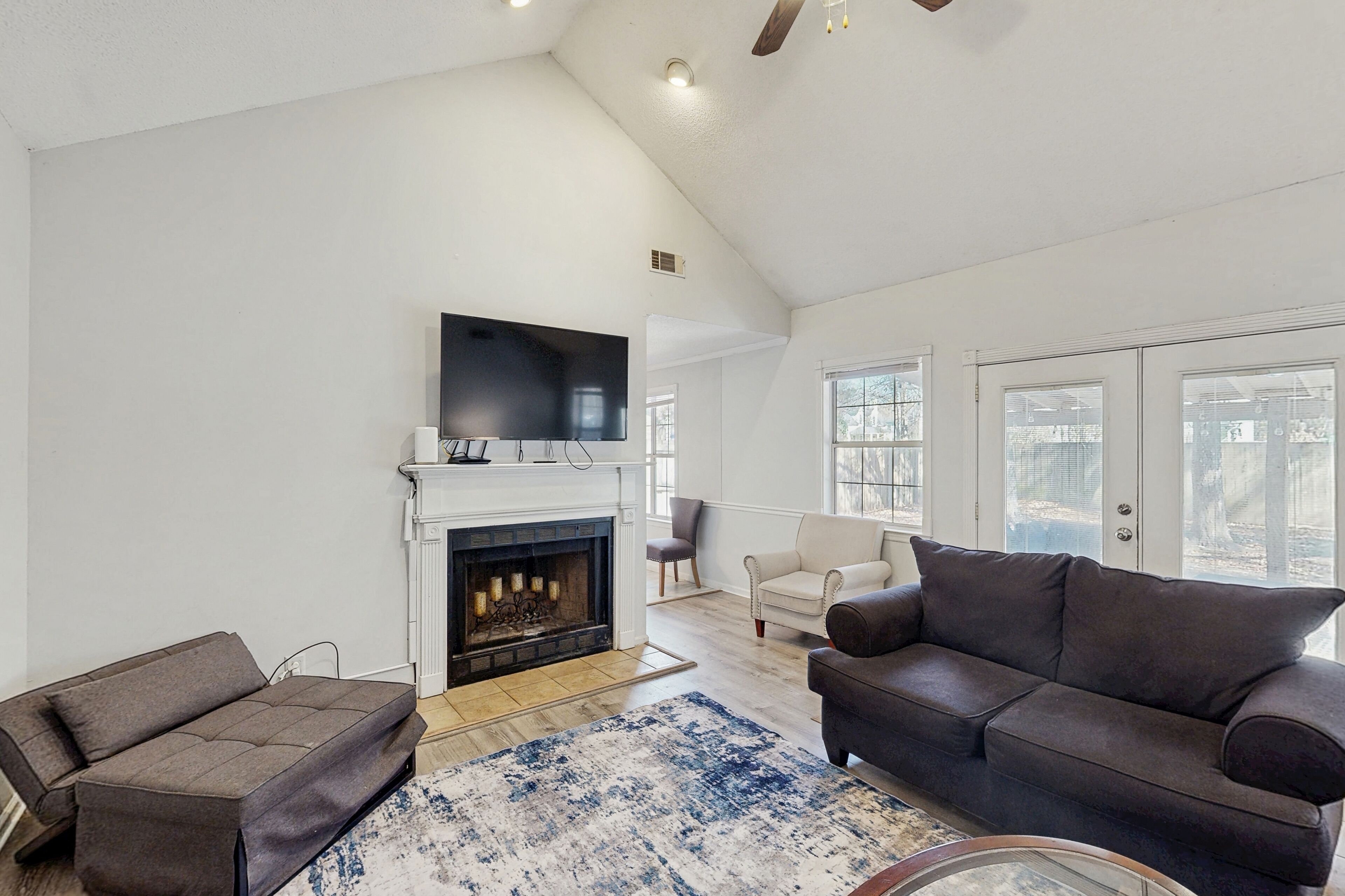 Télévision, cheminée