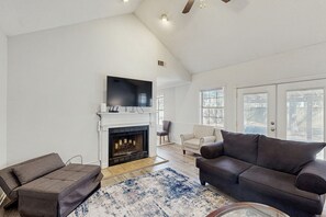 TV, fireplace
