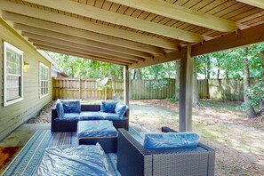 Terrace/patio - Well-appointed home with spacious backyard, firepit, streaming, & central AC (Savannah)