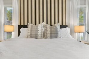 5 bedrooms, desk, iron/ironing board, travel cot - Beautiful 5 bedroom Clearwater home, near beaches  and downtown (Clearwater)